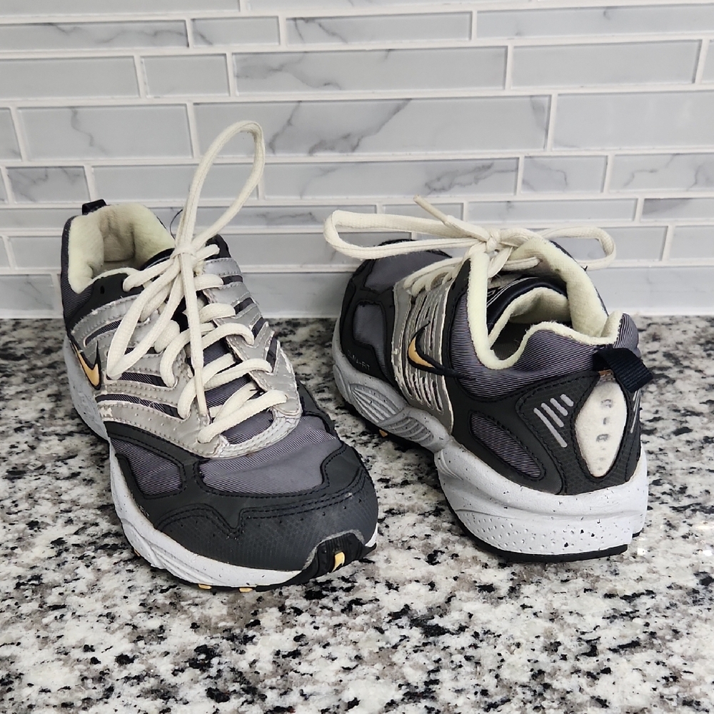 Gray Nike Air Pegasus 2002 Running Shoes sz 6.5 Vintage Bowerman Series 020709